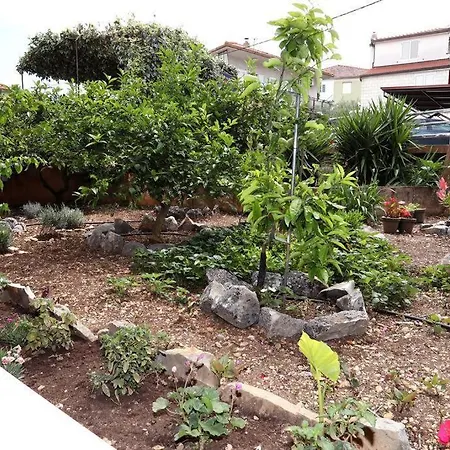 With A Parking Space - 17442 טרוגיר