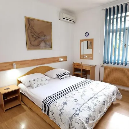 With A Parking Space - 17442