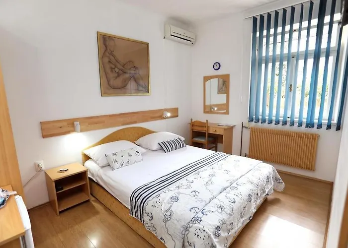 With A Parking Space - 17442