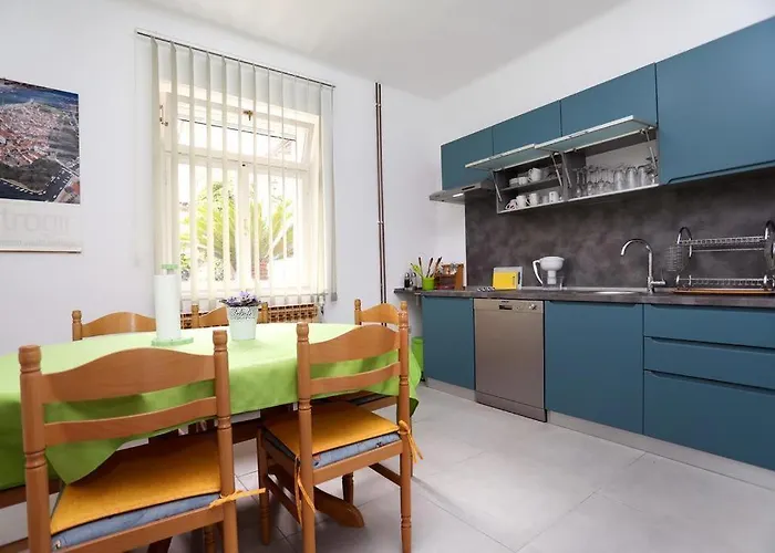 With A Parking Space - 17442 Гостевой дом