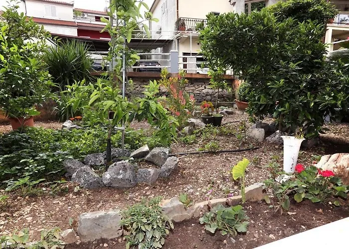 With A Parking Space - 17442